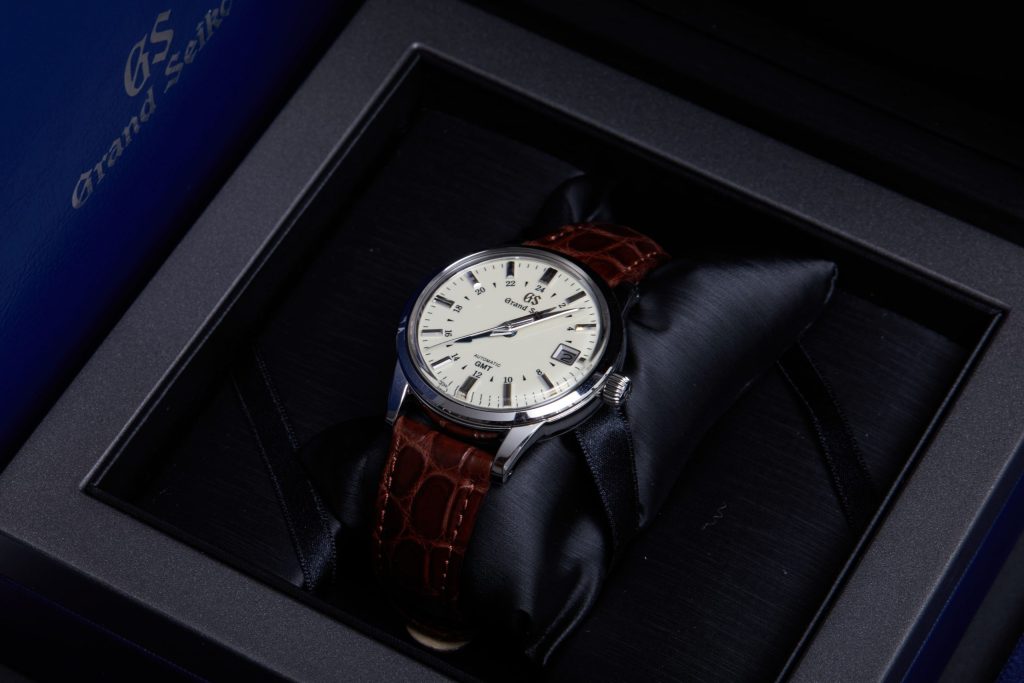 Grand Seiko Elegance Collection GMT SBGM221 - image 4