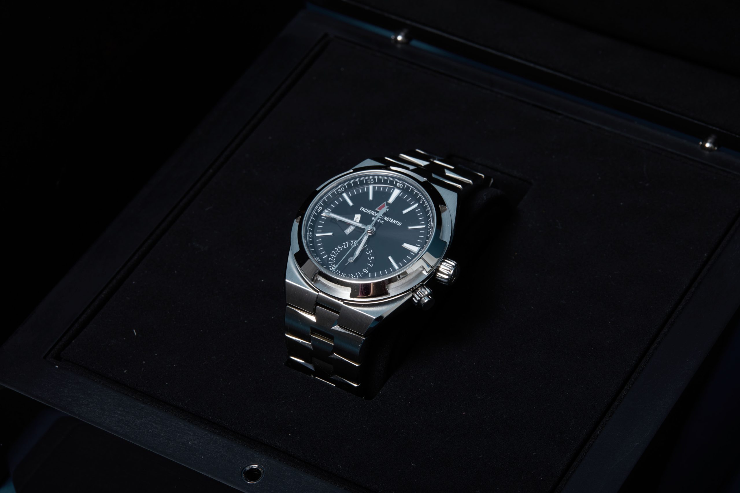 Vacheron Constantin Overseas 7900V/110A-B546 - Bloombar Watches