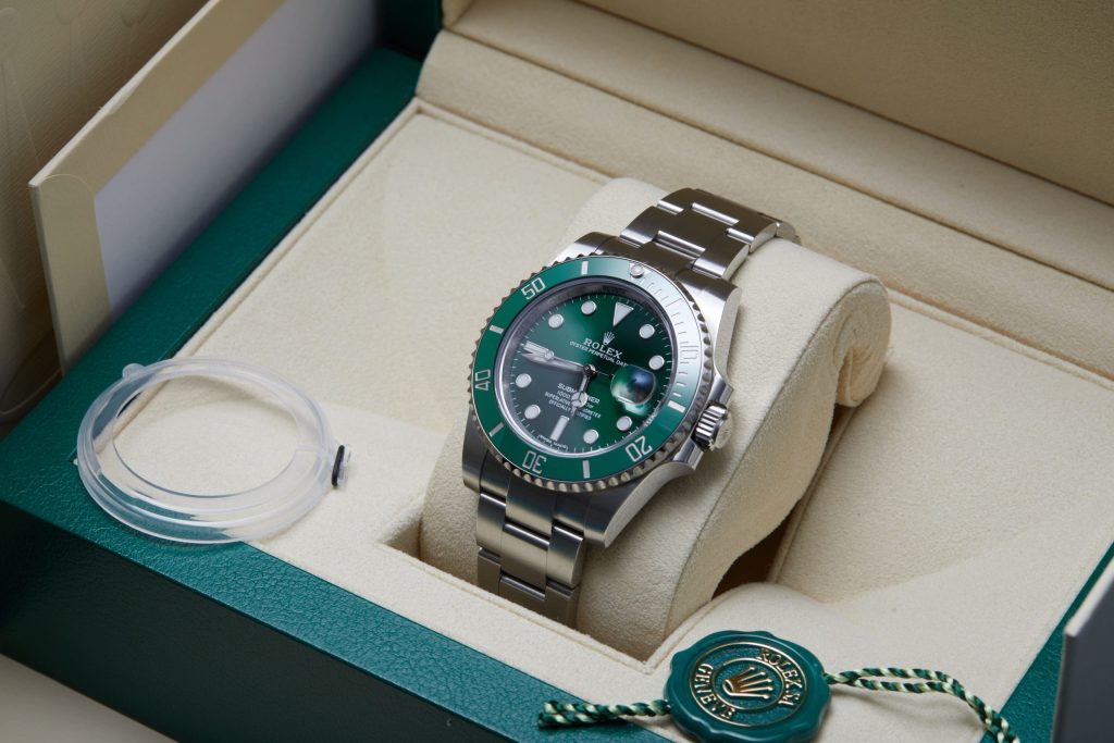 Rolex Submariner Date 116610LV 'Hulk' - image 4