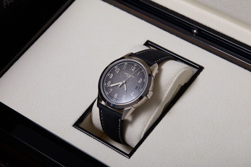 Patek Philippe Calatrava 5226G-001 - image 4