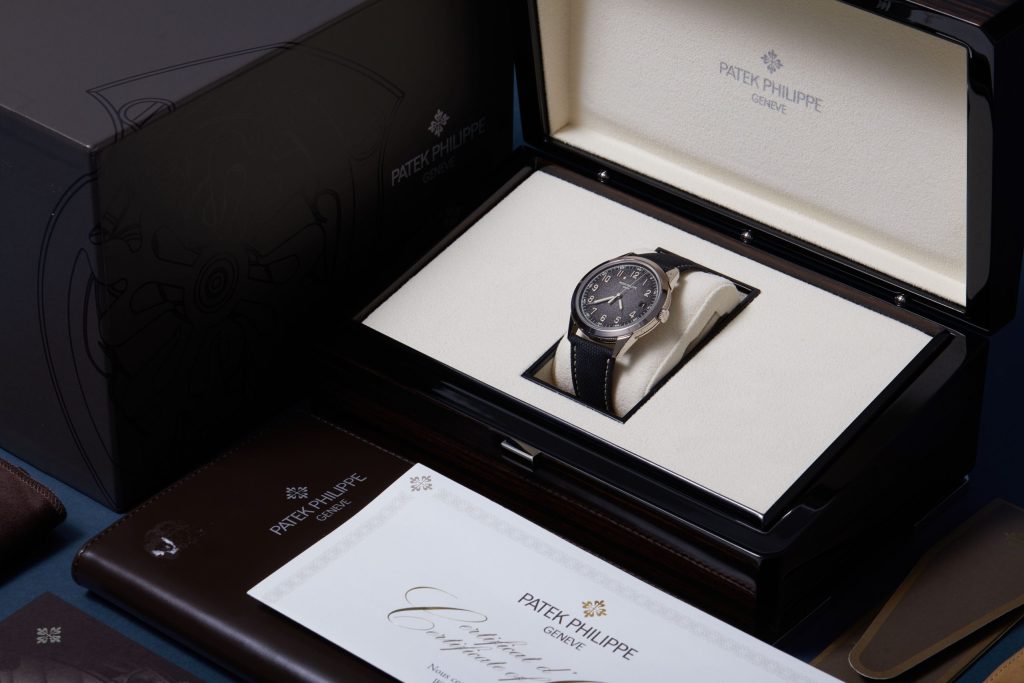 Patek Philippe Calatrava 5226G-001 - image 5