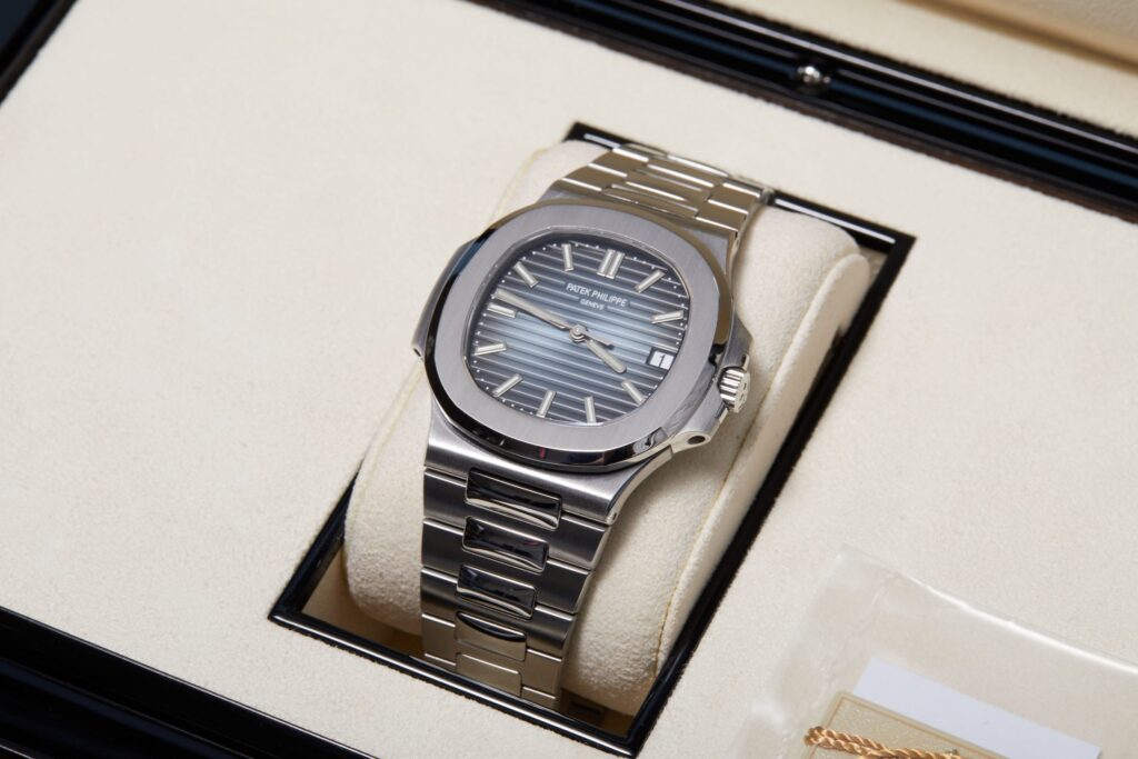 Patek Philippe Nautilus 5711/1A-010 - image 5