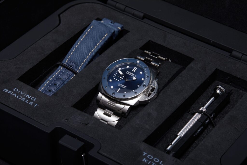 Panerai Submersible PAM01068 - image 4