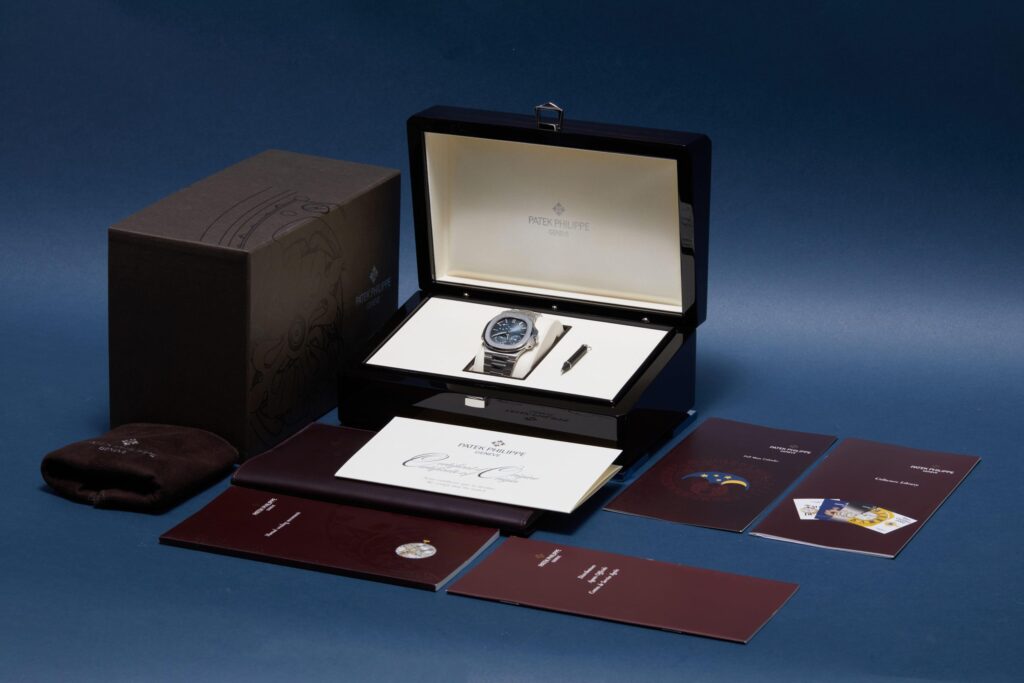 Patek Philippe Nautilus 5712/1A-001 - image 6