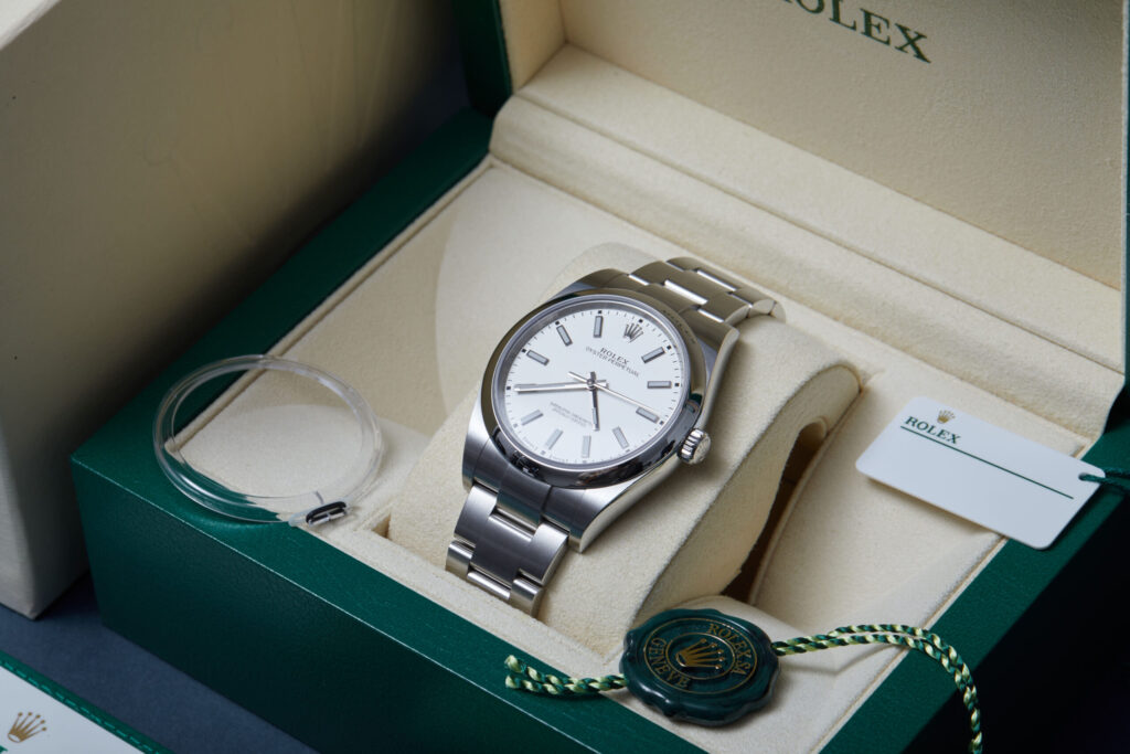 Rolex Oyster Perpetual 39 114300 - image 4