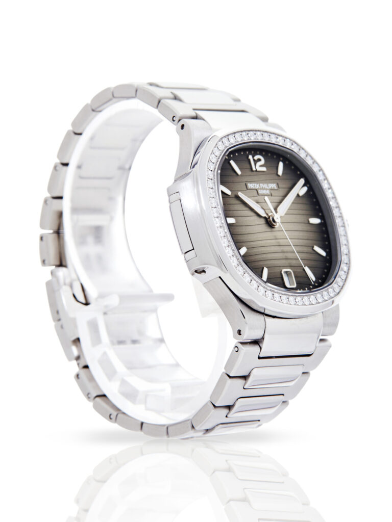 Patek Philippe Nautilus 7118/1200A-011 - image 1