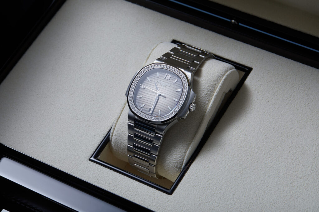 Patek Philippe Nautilus 7118/1200A-011 - image 4