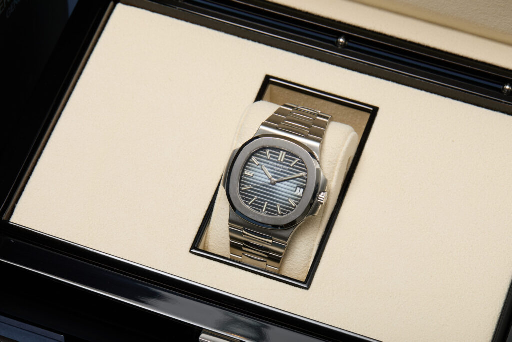 Patek Philippe Nautilus 5711/1A-010 - image 4