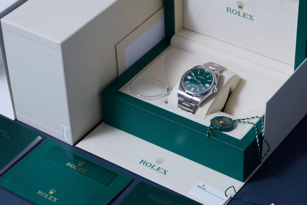 Rolex Oyster Perpetual 41 124300 - image 5