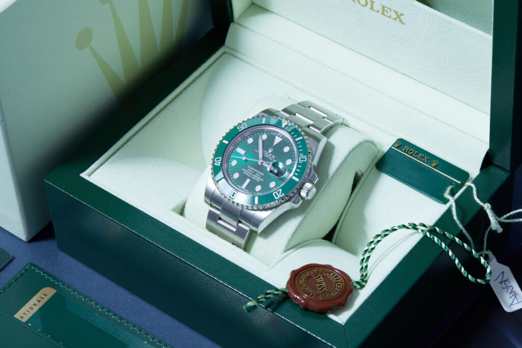 Rolex Submariner Date 116610LV 'Hulk' - image 4