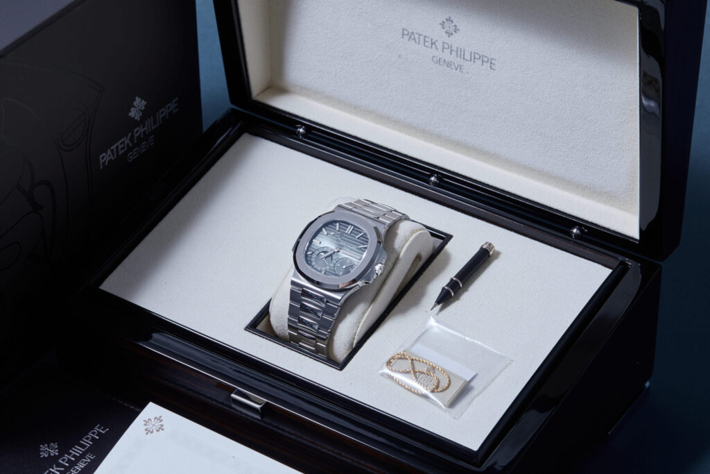 Patek Philippe Nautilus 5712/1A-001 - image 4
