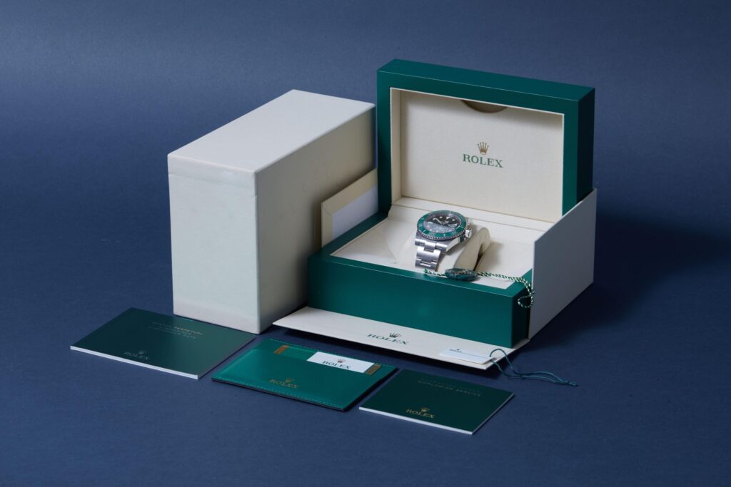 Rolex Submariner Date 116610LV 'Hulk' - image 6