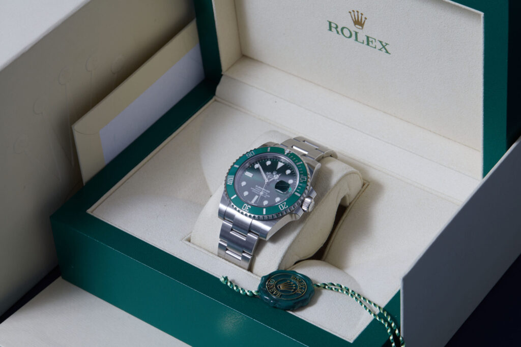 Rolex Submariner Date 116610LV 'Hulk' - image 4