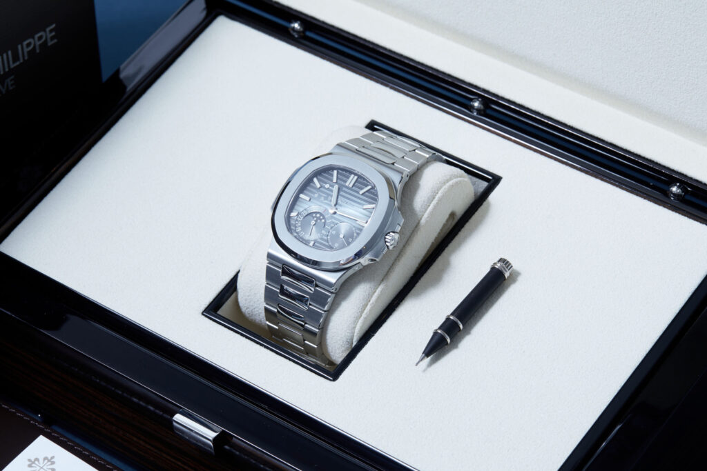 Patek Philippe Nautilus 5712/1A-001 - image 4