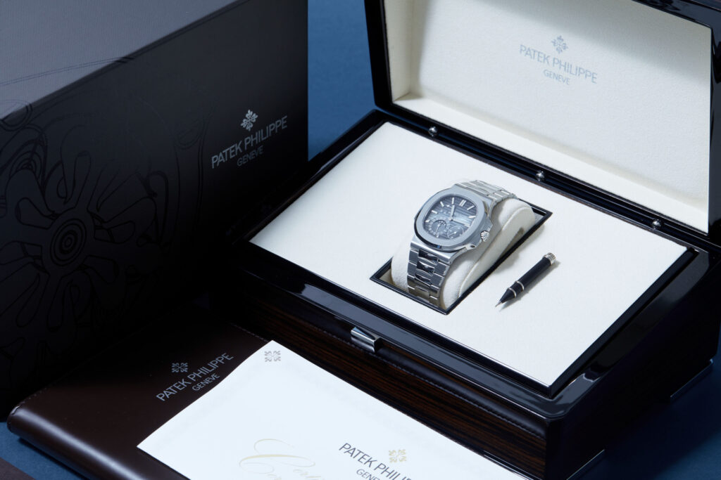 Patek Philippe Nautilus 5712/1A-001 - image 5