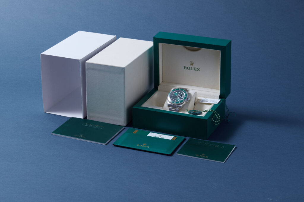 Rolex Submariner Date 116610LV 'Hulk' - image 6