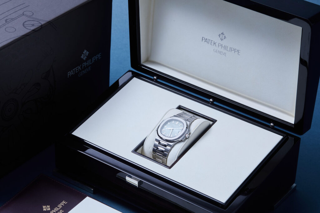 Patek Philippe Nautilus 5800/1A-001 - image 4