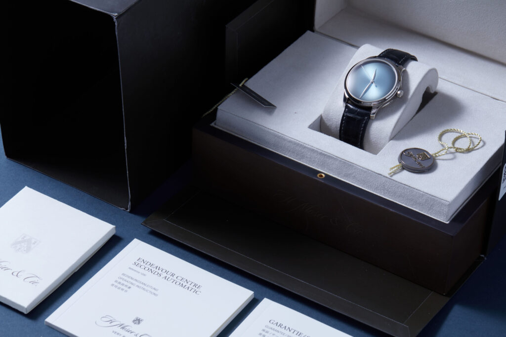 H.Moser & Cie. Endeavour Centre Seconds Concept Funky Blue Fume 1200-0215 - image 5