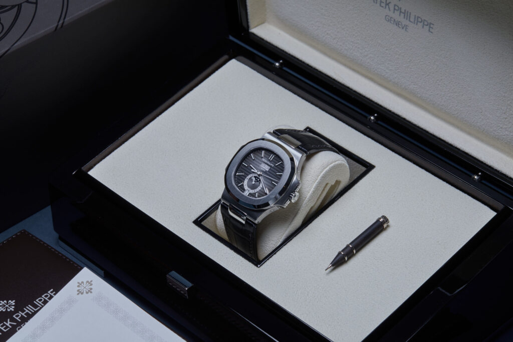Patek Philippe Nautilus 5726A-001 - image 4