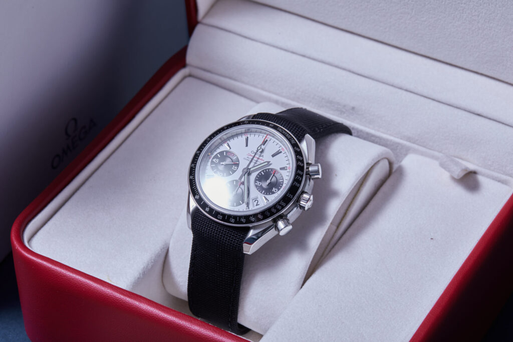 Omega Speedmaster Date 323.32.40.40.04.001 - image 4