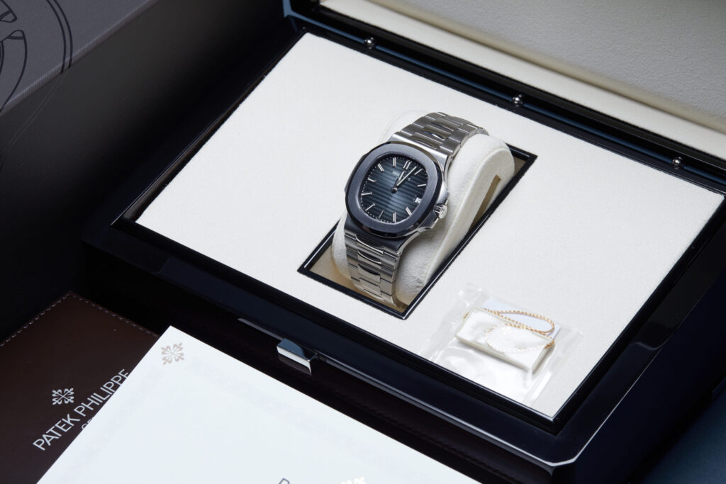 Patek Philippe Nautilus 5711/1A-010 - image 4