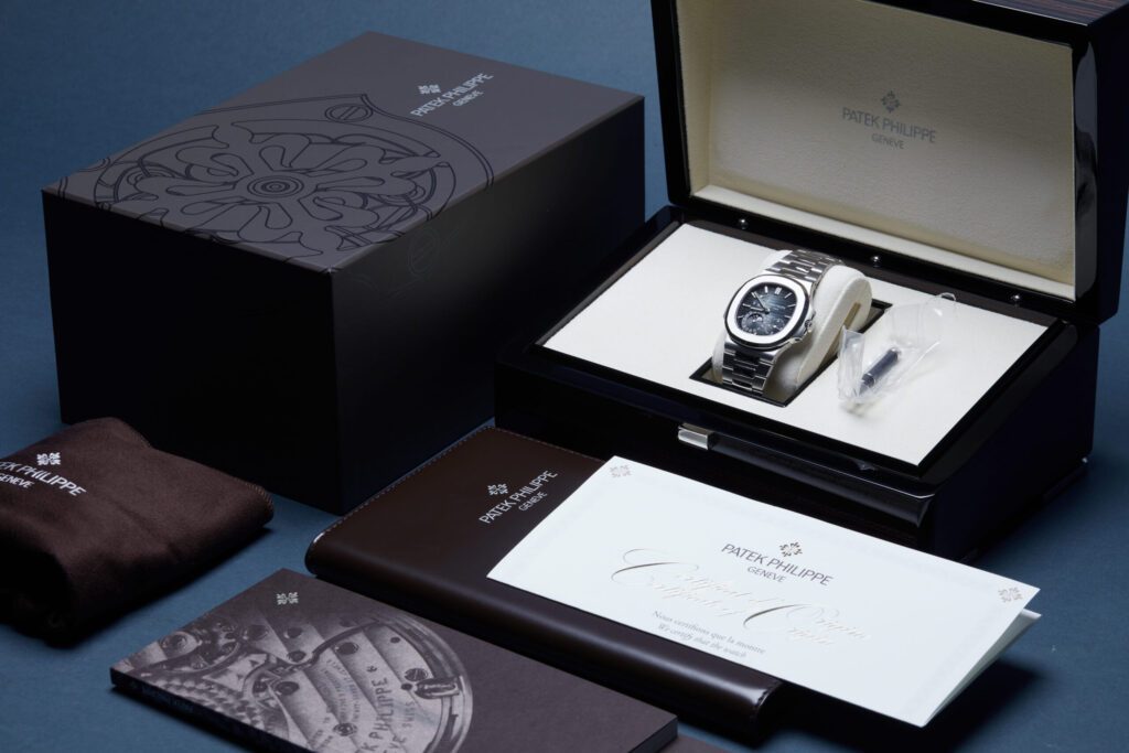 Patek Philippe Nautilus 5712/1A-001 - image 5