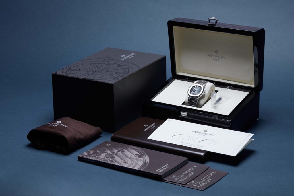 Patek Philippe Nautilus 5712/1A-001 - image 6
