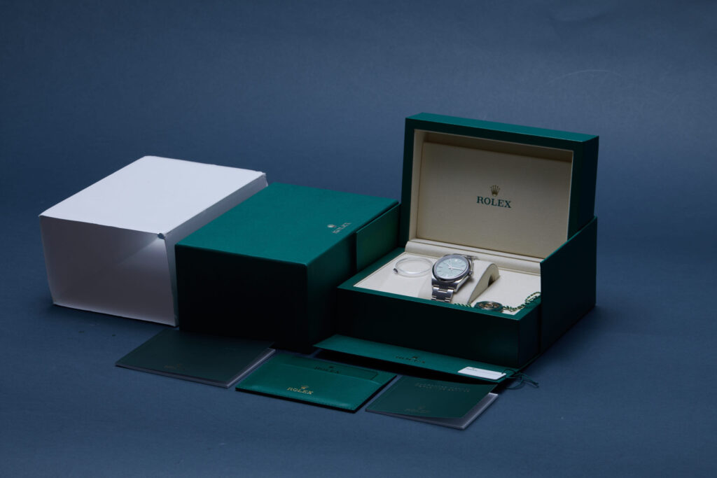 Rolex Oyster Perpetual 36 126000 - image 6