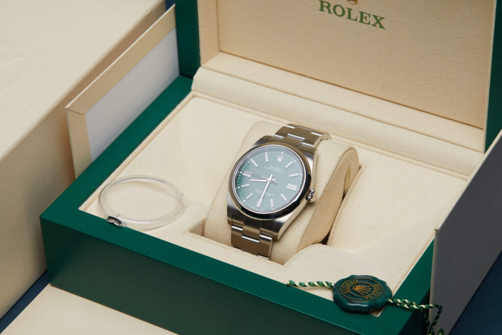 Rolex Oyster Perpetual 41 124300 - image 4